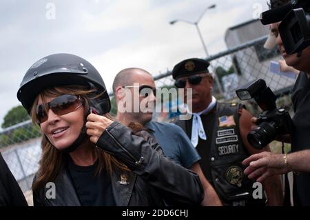 KEIN FILM, KEIN VIDEO, KEIN Fernsehen, KEIN DOKUMENTARFILM - ehemaliger Alaska-Gouverneur. Sarah Palin nimmt an der jährlichen Erinnerungsfahrt zum Rolling Thunder Memorial Day in Washington, D.C. Teil, Sonntag, 29. Mai 2011. Foto von Pete Marovich/MCT/ABACAPRESS.COM Stockfoto