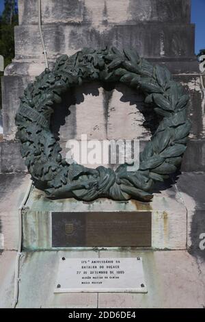 Obelisk-Denkmal zur Schlacht von Busaco (Bussaco) (Bucaco), eine Schlacht aus der napoleonischen Zeit, die 1810 in der Nähe von Luso, Portugal, ausgetragen wurde. Stockfoto