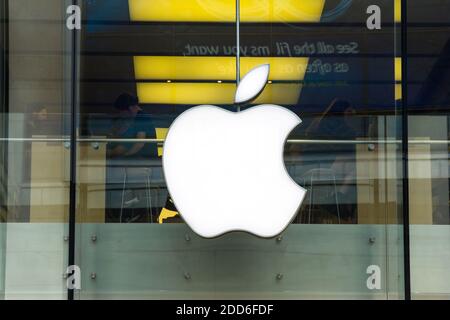 Belfast, Nordirland - September 05.2019: Der Apple Store in der Victoria Square Mall in Belfast, Nordirland, Großbritannien. Apple ist der weltweit größte Stockfoto