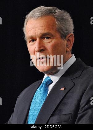 KEIN FILM, KEIN VIDEO, KEIN Fernsehen, KEIN DOKUMENTARFILM - US-Präsident George W. Bush kommentiert auf einer gemeinsamen Pressekonferenz mit dem britischen Premierminister Tony Blair in Washington, DC, USA, am Donnerstag, 7. Dezember 2006. Foto von George Bridges/MCT/ABACAPRESS.COM Stockfoto