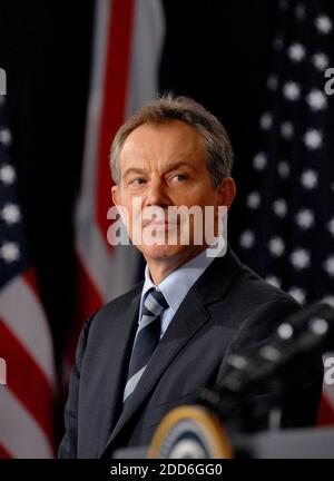 KEIN FILM, KEIN VIDEO, KEIN Fernsehen, KEIN DOKUMENTARFILM - US-Präsident George W. Bush kommentiert auf einer gemeinsamen Pressekonferenz mit dem britischen Premierminister Tony Blair in Washington, DC, USA, am Donnerstag, 7. Dezember 2006. Foto von George Bridges/MCT/ABACAPRESS.COM Stockfoto