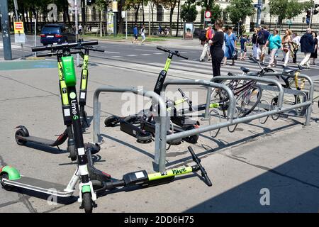 Wien, Österreich. Limette Elektroroller in Wien Stockfoto