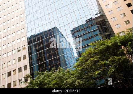 Reflexion der Büros im Brisbane Central Business District, Queensland, Australien Stockfoto