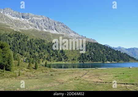 Sommertag am Staller Sattel an der Grenze dazwischen Österreich und Italien Stockfoto