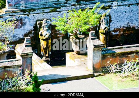 Steinbrunnen im Pura Goa Gaja, Elephant Cave Temple, Bali, Indonesien, Asien Stockfoto