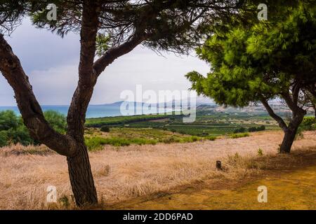 Mittelmeerküste, Blick von den griechischen Ruinen von Heraclea Minoa des Platani River Mouth Nature Reserve, Agrigento Provinz, Sizilien, Italien, Europa Stockfoto