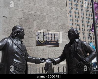 Bild der Skulpturen von Benjamin Franklin und George Washington genannt der Bond . Stockfoto