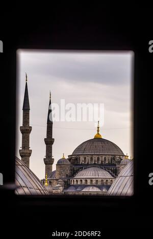 Blaue Moschee (Sultan Ahmed Moschee) von der Hagia Sophia (Ayasofya), Sultanahmet Historic District, Istanbul, Türkei, Osteuropa Stockfoto