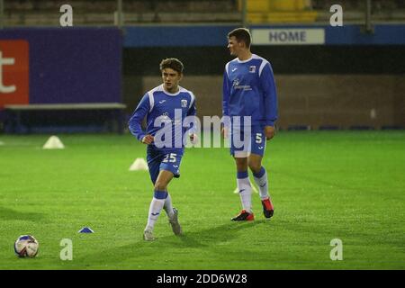 BARROW IN FURNESS, ENGLAND. 24. NOVEMBER Harrison Biggins von Barrow während des Sky Bet League 2-Spiels zwischen Barrow und Oldham Athletic in der Holker Street, Barrow-in-Furness am Dienstag, 24. November 2020. (Kredit: Mark Fletcher, Mi News) Kredit: MI Nachrichten & Sport /Alamy Live Nachrichten Stockfoto