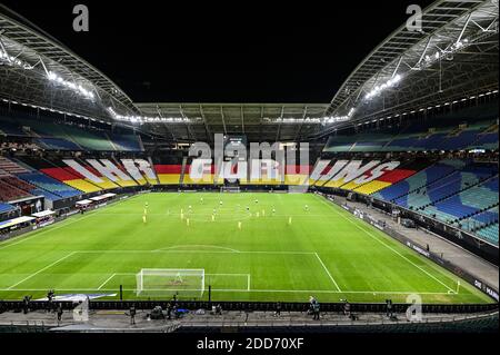 Leipzig, Deutschland. November 2020. Spielübersicht Zentralstadion Leipzig vor einer leeren Kulisse. GES/Fußball/UEFA Nations League: Deutschland - Ukraine, 11/14/2020 Fußball/Fußball: UEFA Nations League: Deutschland gegen Ukraine, Leipzig, 14. November 2020 zur weltweiten Nutzung Kredit: dpa/Alamy Live News Stockfoto