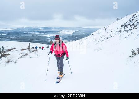 Skitouren im CairnGorm Mountain Ski Resort, Aviemore, Cairngorms National Park, Schottland, Großbritannien, Europa Stockfoto