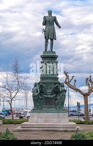 Triest, Italien - 7. März 2020: Maximilian I. von Österreich Statue des Kaisers von Mexiko auf der Piazza Venezia in Triest, Italien. Stockfoto