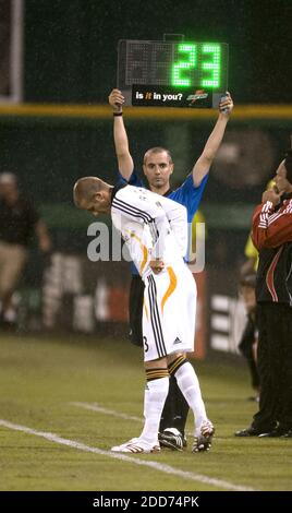 KEIN FILM, KEIN VIDEO, KEIN TV, KEIN DOKUMENTARFILM - David Beckhams Nummer 23 DER LA Galaxy zeigt auf dem Brett, als er in der zweiten Spielhälfte im RFK Stadium in Washington, DC, USA, am 9. August 2007 gegen DC United antritt. DC United gewann 1:0. Foto von George Bridges/MCT/Cameleon/ABACAPRESS.COM Stockfoto