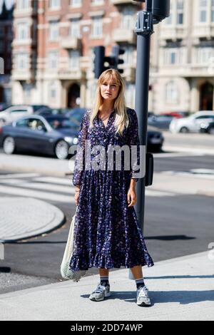 Street Style, Cecilie Storm Christensen Ankunft in Halo Frühjahr Sommer 2019 Ready-to-Wear-Show im Fitness DK Blox, Christians Brygge in Kopenhagen, Dänemark, am 9. August 2018. Foto von Marie-Paola Bertrand-Hillion/ABACAPRESS.COM Stockfoto