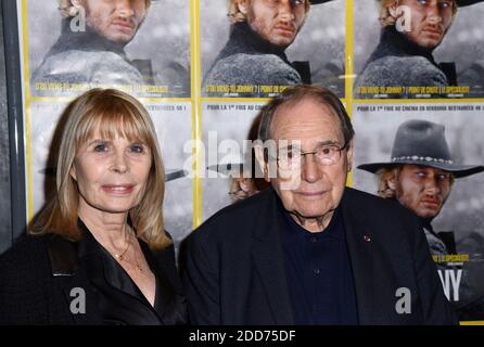 Robert Hossein et sa femme Candice Patou lors de la soiree Johnny Hallyday au Cinema Max Linder A Paris, France, le 12 juin 2018. Foto Alain Apaydin/ABACAPRESS.COM Stockfoto