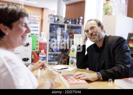 Der französische Schriftsteller Marc Levy nimmt am 12. Juni 2018 in Lille, Frankreich, an einer Buchunterzeichnung im Furet du Nord Teil. Foto von Sylvain Lefevre/ABACAPRESS.COM Stockfoto