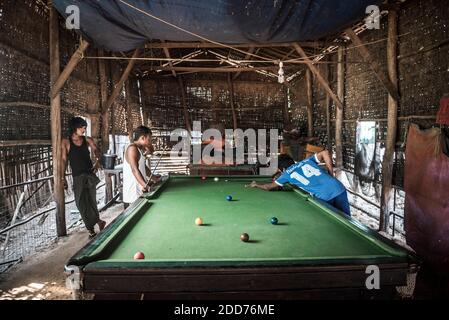 Burma spielt Snooker auf der Dawei Halbinsel, Tanintharyi Region, Myanmar (Burma) Stockfoto