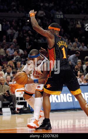 KEIN FILM, KEIN VIDEO, KEIN TV, KEIN DOKUMENTARFILM - Quentin Richardson von New York Knicks fährt am 20. November 2007 im ersten Viertel im Madison Square Garden in New York City, NY, USA, um Stephen Jackson von Golden State Warriors herum. Golden State Warriors besiegte New York Knicks 108-82. Foto von J. Conrad Williams Jr./Newsday/MCT/Cameleon/ABACAPRESS.COM Stockfoto