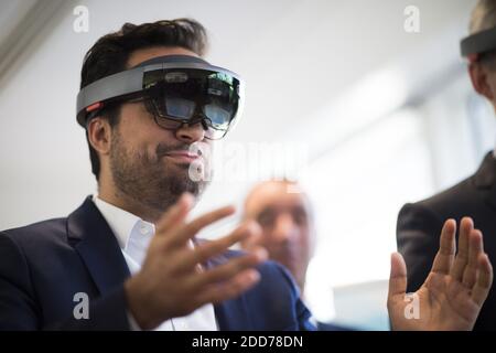 Juniorminister für den Digitalsektor Mounir Mahjoubi bei ihrem Besuch im neuen Hauptsitz des französischen Digitalunternehmens Qwant am 14. Juni 2018 in Paris. Foto von ELIOT BLONDT/ABACAPRESS.COM Stockfoto