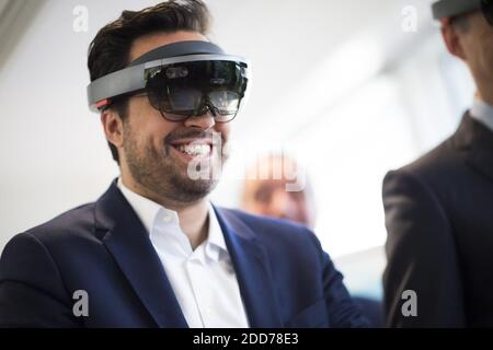 Juniorminister für den Digitalsektor Mounir Mahjoubi bei ihrem Besuch im neuen Hauptsitz des französischen Digitalunternehmens Qwant am 14. Juni 2018 in Paris. Foto von ELIOT BLONDT/ABACAPRESS.COM Stockfoto