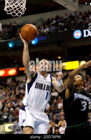 KEIN FILM, KEIN VIDEO, KEIN Fernsehen, KEIN DOKUMENTARFILM - Minnesota Timberwolves Sebastian Telfair (3) blockiert eine Aufnahme von Dallas Mavericks' Jose Juan Barea (11) am 28. November 2007 im American Airlines Center in Dallas, TX, USA. Dallas 109-103. Foto von Brian Lawdermilk/Fort Worth Star-Telegram/MCT/Cameleon/ABACAPRESS.COM Stockfoto