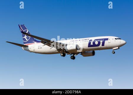 Zakynthos, Griechenland - 21. September 2020: LOS Polish Airlines Boeing 737-800 Flugzeug am Flughafen Zakynthos in Griechenland. Boeing ist ein amerikanischer Flugzeugmensch Stockfoto