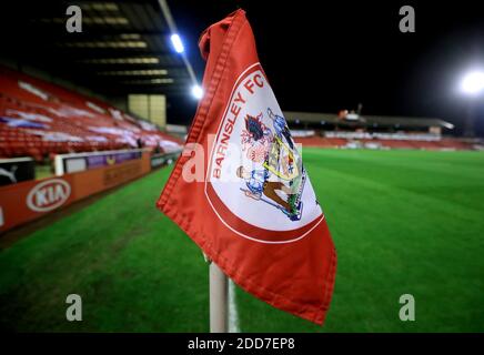 Eine allgemeine Ansicht einer Barnsley-Eckflagge auf dem Spielfeld vor dem Beginn des Sky Bet Championship-Spiels in Oakwell, Barnsley. Stockfoto