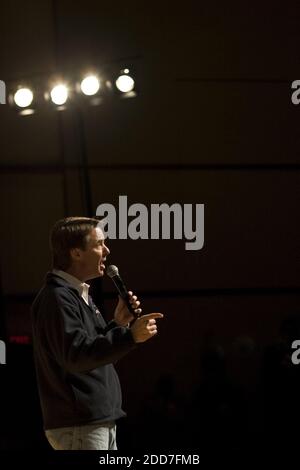 KEIN FILM, KEIN VIDEO, KEIN Fernsehen, KEIN DOKUMENTARFILM - der hoffnungsvolle demokratische Präsident John Edwards hält seine stumple Rede während eines Wahlkampfstopps im Charles A. Bundy Auditorium auf dem Campus der University of South Carolina-Lancaster, SC, USA am 23. Januar 2008. Foto von Robert Willett/Raleigh News & Observer/MCT/ABACAPRESS.COM Stockfoto