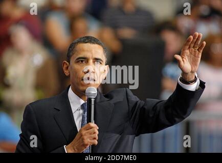 KEIN FILM, KEIN VIDEO, KEIN Fernsehen, KEIN DOKUMENTARFILM - der hoffnungsvolle Senator des demokratischen Präsidenten Barack Obama spricht während seines "Stand for Change"-Ratssitzung in Duncanville, Texas, am Mittwoch, dem 27. Februar 2008. Foto von Darrell Byers/Fort Worth Star-Telegram/MCT/ABACAPRESS.COM Stockfoto
