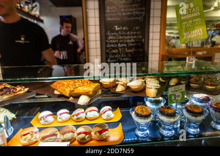 La Trastienda Tapas, Mercado de San Anton, Madrid, Spanien Stockfoto