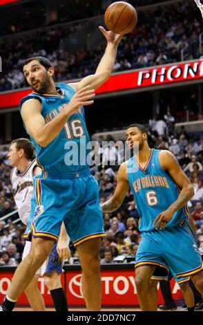 KEIN FILM, KEIN VIDEO, KEIN Fernsehen, KEIN DOKUMENTARFILM - New Orleans Hornets Forward Peja Stojakovic (16) zieht am 2. März 2008 im Verizon Center in Washington, DC, USA einen Rebound gegen die Washington Wizards ein. Washington Wizards gewann das Spiel 101-84. Foto von Harry E. Walker/MCT/ABACAPRESS.COM Stockfoto