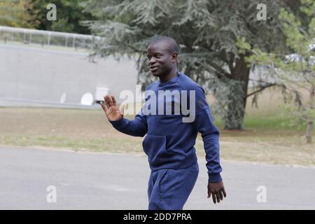 Der Mittelfeldspieler N’Golo Kante kommt am 3. September 2018 im Trainingszentrum der französischen Fußballnationalmannschaft in Clairefontaine-en-Yvelines, südlich von Paris, Frankreich an. Frankreich nimmt in den nächsten zwei Wochen gegen Deutschland (6. September) und die Niederlande (9. September) an. Foto von Henri Szwarc/ABACAPRESS.COM Stockfoto