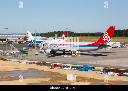 Luxemburg, Luxemburg - 24. Juni 2020: Cargolux Boeing 747-8F Flugzeuge am Flughafen Luxemburg in Luxemburg. Stockfoto