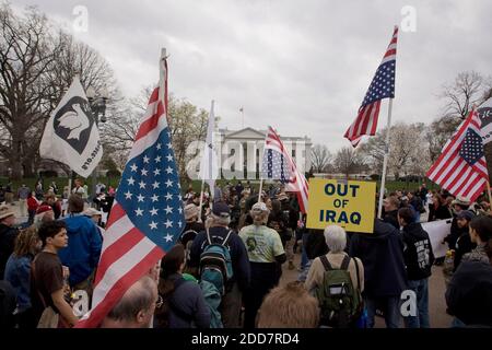 Anti-Kriegs-Demonstranten nehmen an einer Demonstration in der Nähe des Weißen Hauses Teil, um den fünften Jahrestag der US-geführten Invasion im Irak in Washington, D.C., USA am Mittwoch, 19. März 2008, zu begehen. Foto von Chuck Kennedy/MCT/ABACAPRESS.COM Stockfoto