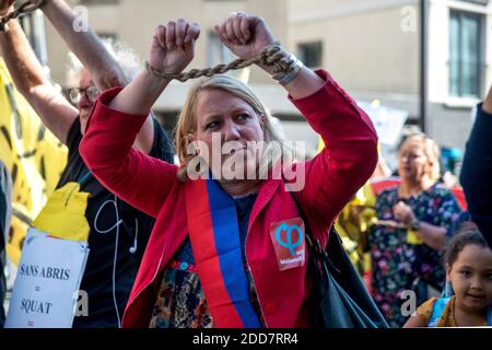 Stadtrat von Paris und Mitglied der französischen Linken Parti de Gauche (PG) Danielle Simonnet während eines Protestes gegen das Gesetz Elan (Loi Elan), um die Wohnungspolitik gegen Menschen mit Behinderungen der Regierung von Édouard Philippe am 1. September 2018 in Paris, Frankreich, anzuprangern. Foto von Denis Prezat/Avenir Pictures/ABACAPRESS.COM Stockfoto