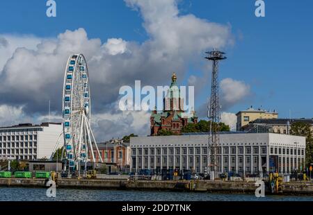 Das Stadtzentrum von Helsinki ist vom Meer aus zu sehen Stockfoto