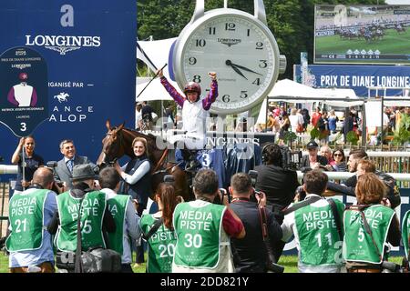 PJ McDonald of England mit Laurens reagiert nach dem Sieg beim Prix de Diane Longines am 17. Juni 2018 in Chantilly, Frankreich. Foto von Laurent Zabulon/ABACAPRESS.COM Stockfoto