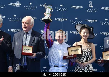 PJ McDonald of England mit Laurens reagiert nach dem Sieg beim Prix de Diane Longines am 17. Juni 2018 in Chantilly, Frankreich. Foto von Laurent Zabulon/ABACAPRESS.COM Stockfoto