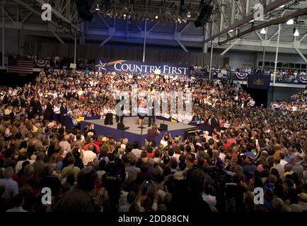 KEIN FILM, KEIN VIDEO, KEIN Fernsehen, KEIN DOKUMENTARFILM - republikanischer Präsidentschaftskandidat John McCain und sein Laufkollege Alaska Gov. Sarah Palin während eines Wahlkampfaufenthalten am Franklin and Marshall College in Lancaster, PA, USA am Dienstag, 9. September 2008. Foto von Ed Hille/Philadelphia Inquirer/MCT/ABACAPRESS.COM Stockfoto