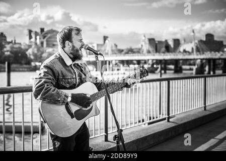 Busker auf Southbank, Southwark, London, England Stockfoto