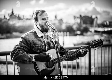 Busker auf Southbank, Southwark, London, England Stockfoto