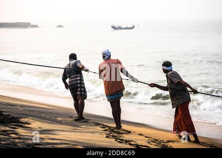 Fischer am Kappil Beach, Varkala, Kerala, Indien Stockfoto