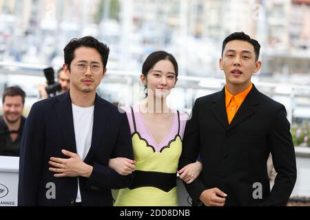 Die Schauspieler Steven Yeun, Jong-seo Jeon und Ah-in Yoo, die am 17. Mai 2018 im Palais des Festivals in Cannes beim 71. Filmfestival in Cannes dabei waren. Foto von David Boyer/ABACAPRESS.COM Stockfoto