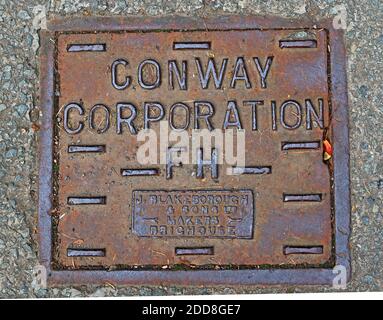 Conway Corporation FH, Conwy Corporation FH, Hydrantenabdeckung, Eisenwerk, Blakeborough, Makerinnen Brighouse Stockfoto