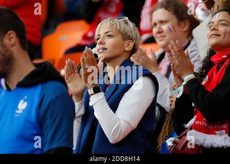 Isabelle Matuidi und ihr Sohn während der FIFA Fußball-Weltmeisterschaft Russland 2018 Spiel, Frankreich gegen Peru in Ekatarinenburg Stadion, Ekatarinenburg, Russland am 21. Juni 2018. Foto von Henri Szwarc/ABACAPRESS.COM Stockfoto