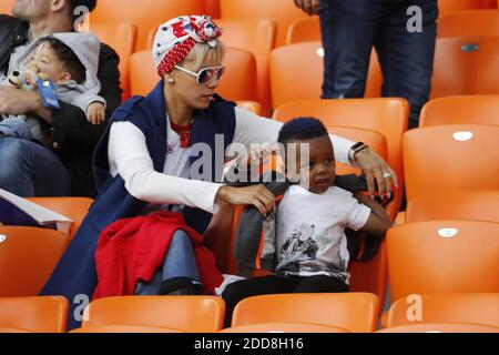 Isabelle Matuidi und ihr Sohn während der FIFA Fußball-Weltmeisterschaft Russland 2018 Spiel, Frankreich gegen Peru in Ekatarinenburg Stadion, Ekatarinenburg, Russland am 21. Juni 2018. Foto von Henri Szwarc/ABACAPRESS.COM Stockfoto