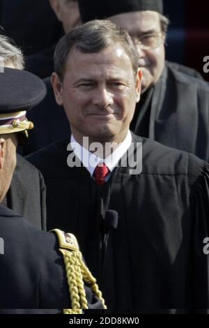 KEIN FILM, KEIN VIDEO, KEIN Fernsehen, KEIN DOKUMENTARFILM - Oberrichter John Roberts kommt auf der Eröffnungsphase vor der Amtseinführung von Barack Obama als 44. US-Präsident in Washington, DC, USA am 20. Januar 2009. Obama wird der erste afroamerikanische, der in das Amt des Präsidenten in der Geschichte der Vereinigten Staaten gewählt wird. Photo Pool MCT/ABACAPRESS.COM Stockfoto