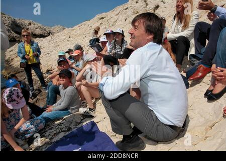 Nicolas Hulot, Minister für Ökologie, besucht die Calanques und die Insel Frioul in Marseille, Frankreich, und trifft sich am 18. Mai 2018 mit jungen Schülern. Foto von Pascal Parrot/ABACAPRESS.COM Stockfoto