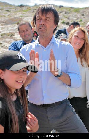 Nicolas Hulot, Minister für Ökologie, besucht die Calanques und die Insel Frioul in Marseille, Frankreich, und trifft sich am 18. Mai 2018 mit jungen Schülern. Foto von Pascal Parrot/ABACAPRESS.COM Stockfoto