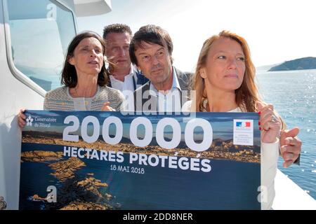 Nicolas Hulot, Minister für Ökologie, besucht die Calanques und die Insel Frioul in Marseille, Frankreich, und trifft sich am 18. Mai 2018 mit jungen Schülern. Foto von Pascal Parrot/ABACAPRESS.COM Stockfoto